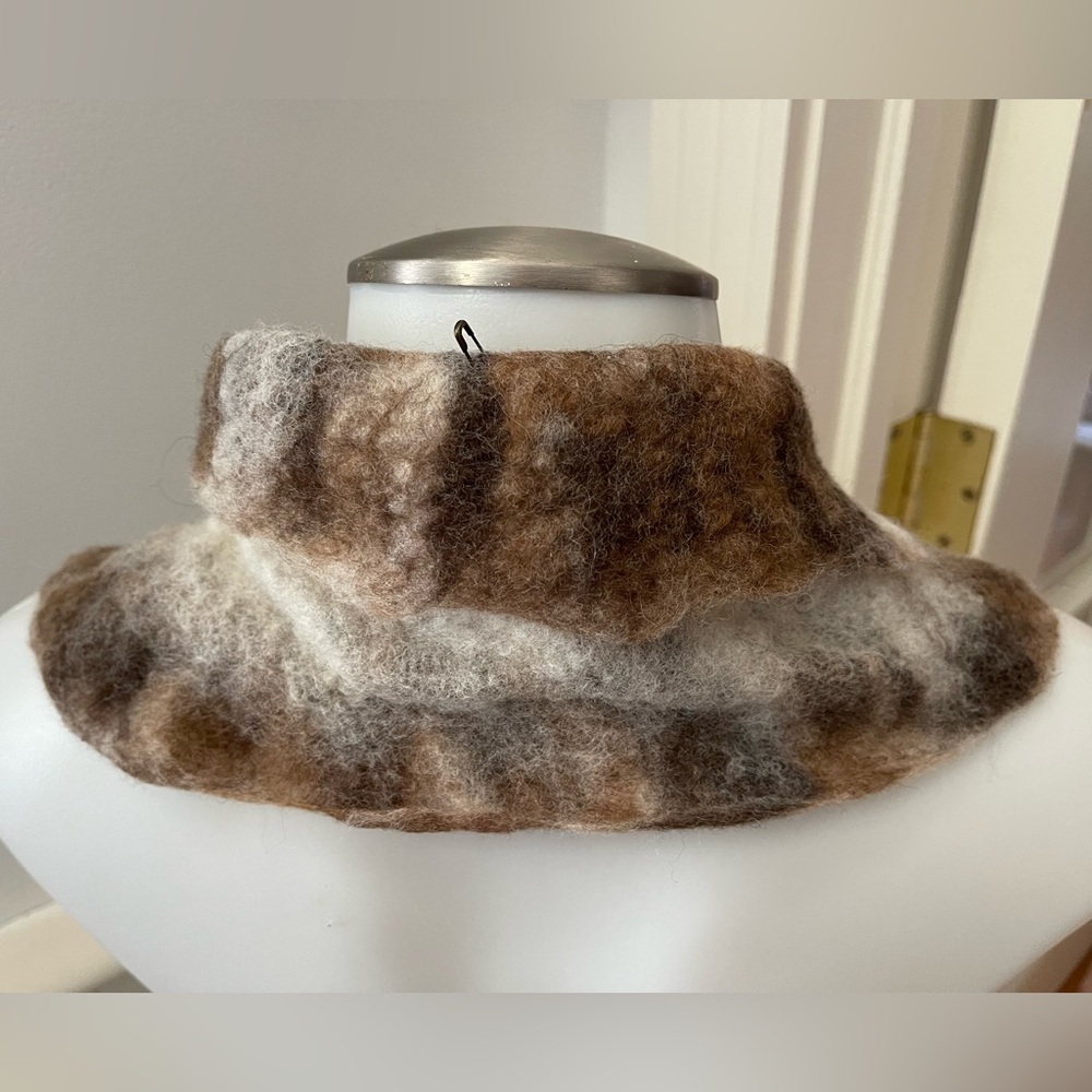 Unique hand crafted wet felted merino wool scarf/collar - Picture 6 of 7